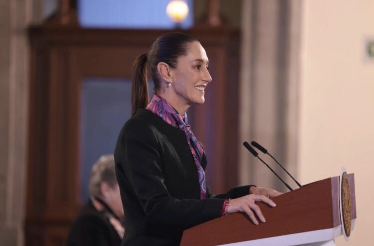 Claudia Sheinbaum ofrece reducir el déficit público para 2025