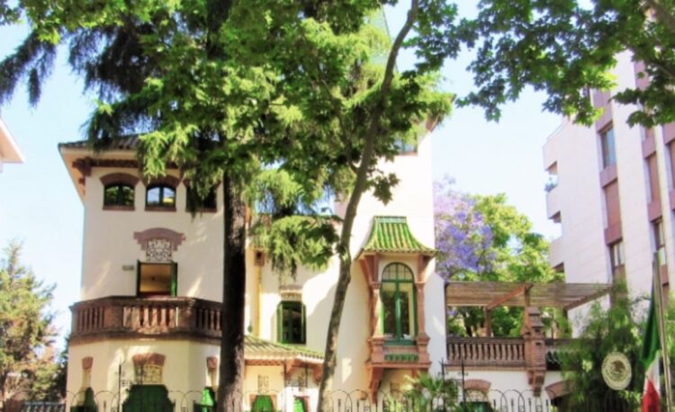 Esta en marcha el cambio en operación de consulados de México, señala Claudia Sheinbaum