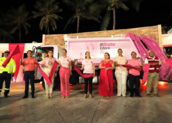 Atenea Gómez da banderazo de salida del camión rosa de servicios públicos