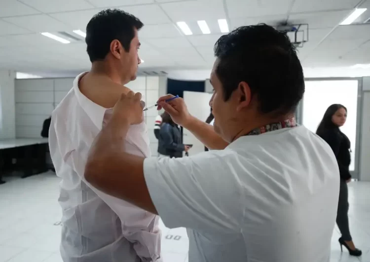 Inicia campaña nacional de vacunación contra Covid-19 en México