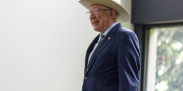 Habrá colaboración con respeto a las soberanías, señala Ken Salazar