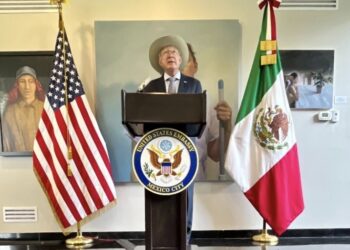 Ken Salazar manifiesta “gran compromiso” en relación con México