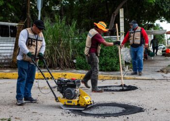Avanzan trabajos de bacheo en principales calles y avenidas de Playa del Carmen