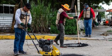 Avanzan trabajos de bacheo en principales calles y avenidas de Playa del Carmen