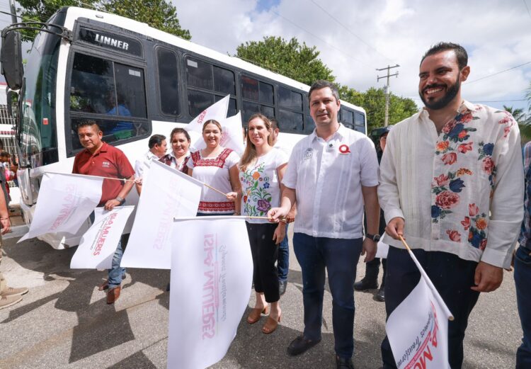 Atenea Gómez da banderazo de salida de nuevas rutas de transporte urbano en Ciudad Mujeres