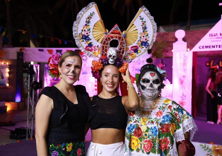 Incrementa Festival Luz y Vida ‘Entre vivos y Muertos’ afluencia de visitantes en Isla Mujeres