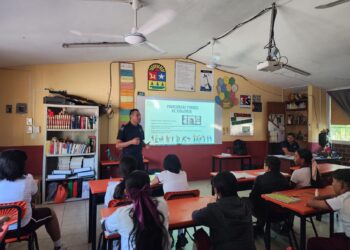 Previenen a jóvenes contra la violencia y el acoso escolar en Puerto Morelos