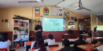 Previenen a jóvenes contra la violencia y el acoso escolar en Puerto Morelos