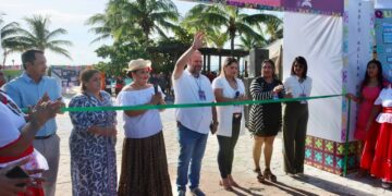Inauguran en Puerto Morelos la Feria Turística y Museo Viviente de la secundaria "Mario Molina Pasquel"