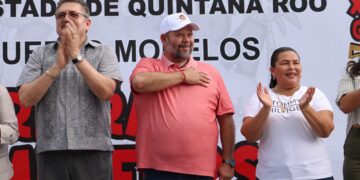 Celebran carrera de meseros en Puerto Morelos