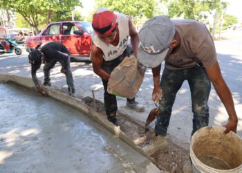 Arranca Gobierno Municipal obra para reconstruir guarniciones y banquetas en Isla Mujeres