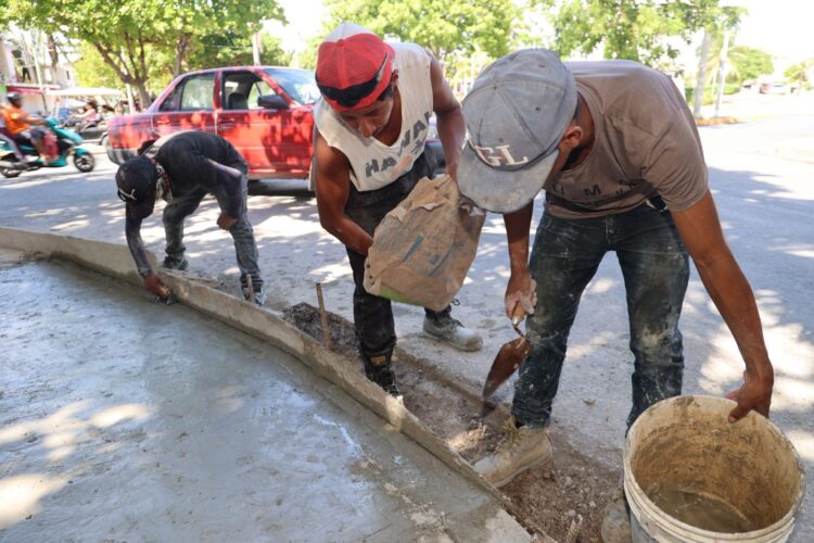 Arranca Gobierno Municipal obra para reconstruir guarniciones y banquetas en Isla Mujeres