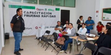Capacitan a promotores de la salud en Puerto Morelos