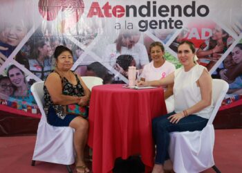 Fortalece Atenea Gómez cercanía con familias de Isla Mujeres con el programa ‘ATEndiendo a la Gente’