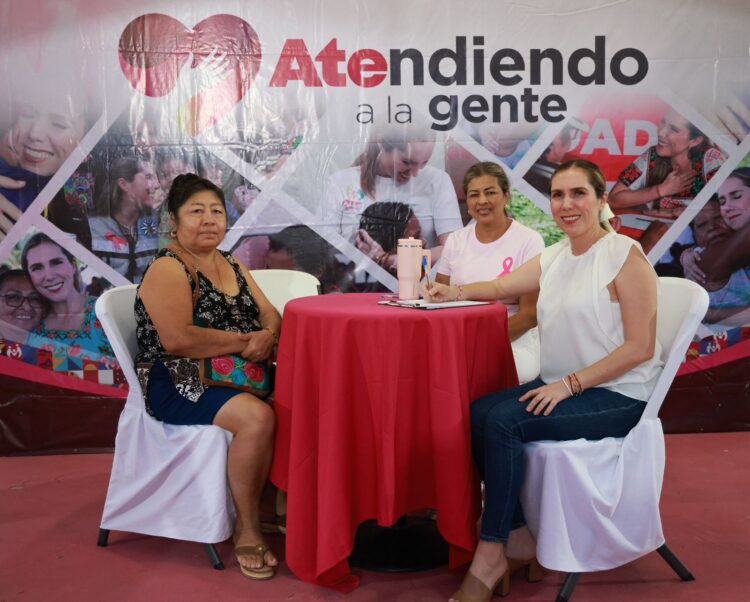 Fortalece Atenea Gómez cercanía con familias de Isla Mujeres con el programa ‘ATEndiendo a la Gente’