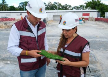 Mara Lezama supervisa avances en rehabilitación de cinco espacios deportivos en la capital Chetumal