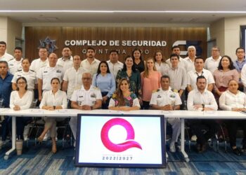 Reafirma Atenea Gómez compromiso para mantener playas de Isla Mujeres libres de sargazo