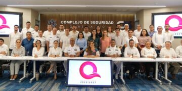 Reafirma Atenea Gómez compromiso para mantener playas de Isla Mujeres libres de sargazo