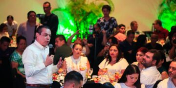 Conviven familias de fundadores de Playa del Carmen en tradicional desayuno