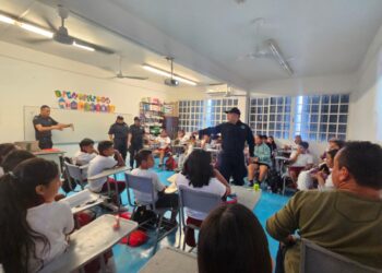 Imparten pláticas contra la trata en escuelas de Puerto Morelos