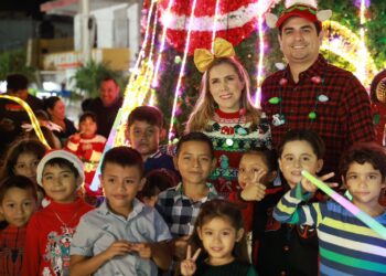 Fomenta Atenea Gómez el espíritu navideño en Isla Mujeres con el tradicional encendido navideño