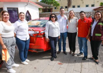 Impulsa Atenea Gómez Ricalde campaña “Unidos contra la Violencia” en el transporte público