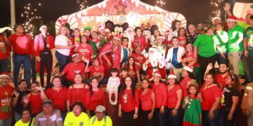 Inaugura Atenea Gómez Ricalde el Parque de Navidad en la Zona Continental