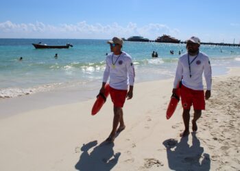 Con guardavidas certificados, el gobierno de Playa del Carmen garantiza mayor seguridad a bañistas
