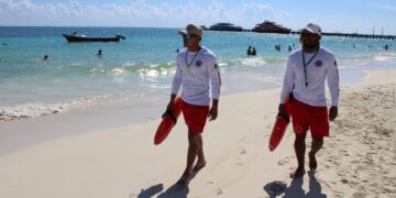 Con guardavidas certificados, el gobierno de Playa del Carmen garantiza mayor seguridad a bañistas