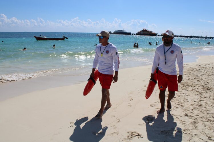 Con guardavidas certificados, el gobierno de Playa del Carmen garantiza mayor seguridad a bañistas