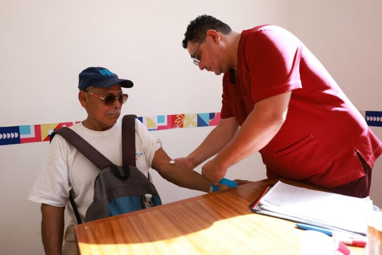 Refrenda Atenea Gómez su compromiso con la salud masculina en el Mes de la Salud del Hombre