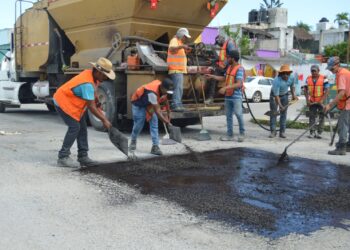 Respuesta inmediata de autoridades municipales a denuncia por baches en Misión del Carmen