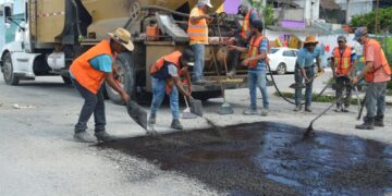 Respuesta inmediata de autoridades municipales a denuncia por baches en Misión del Carmen