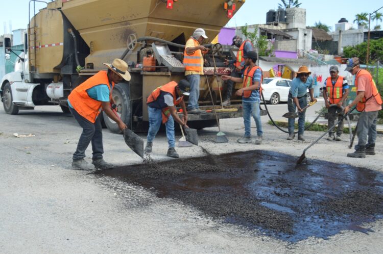 Respuesta inmediata de autoridades municipales a denuncia por baches en Misión del Carmen