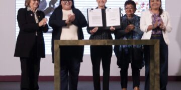 Claudia Sheinbaum firma decreto para garantizar derechos de mexicanas en Constitución