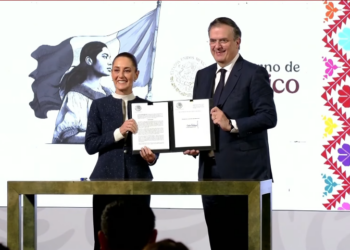 Firma Claudia Sheinbaum decreto para proteger industria textil mexicana