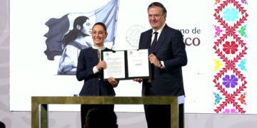 Firma Claudia Sheinbaum decreto para proteger industria textil mexicana