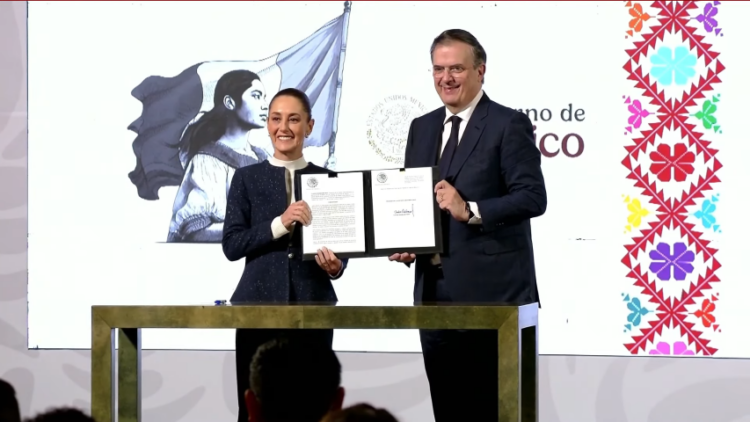 Firma Claudia Sheinbaum decreto para proteger industria textil mexicana