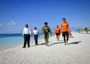 Refuerzan en Isla Mujeres vigilancia en playas y sitios turísticos en esta temporada decembrina