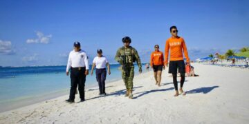 Refuerzan en Isla Mujeres vigilancia en playas y sitios turísticos en esta temporada decembrina