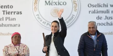 Claudia Sheinbaum firma dos decretos para restituir tierras a rarámuris