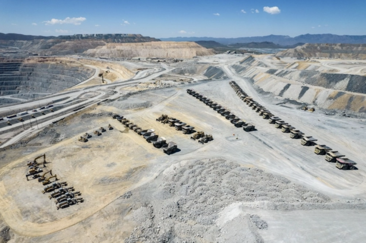 Cuestiona Sheinbaum operación de mineras canadienses en México