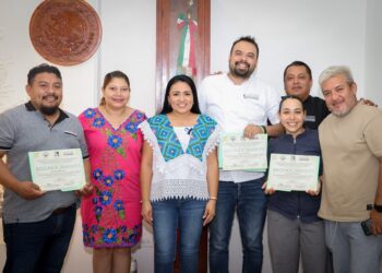 Blanca Merari entrega reconocimientos a cocinero tradicional y chefs que trabajan por rescate del patrimonio gastronómico de Puerto Morelos