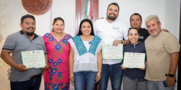 Blanca Merari entrega reconocimientos a cocinero tradicional y chefs que trabajan por rescate del patrimonio gastronómico de Puerto Morelos