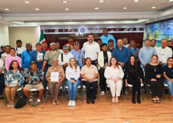 Capacitan a prestadores de servicios turísticos de Isla Mujeres