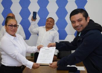Candidatos a la alcaldía de Puerto Aventuras reciben constancia