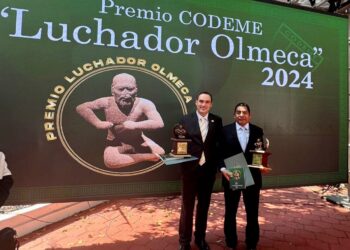 Recibe Amador Gutiérrez el “Luchador Olmeca” de la Confederación Deportiva Mexicana
