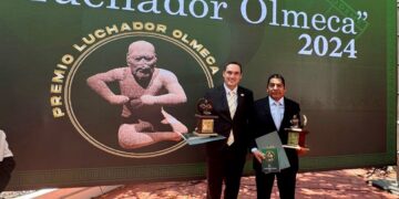 Recibe Amador Gutiérrez el “Luchador Olmeca” de la Confederación Deportiva Mexicana