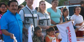 Continúa Atenea Gómez pavimentando calles en la Zona Continental