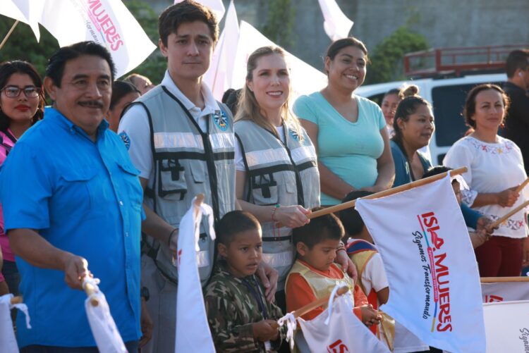 Continúa Atenea Gómez pavimentando calles en la Zona Continental